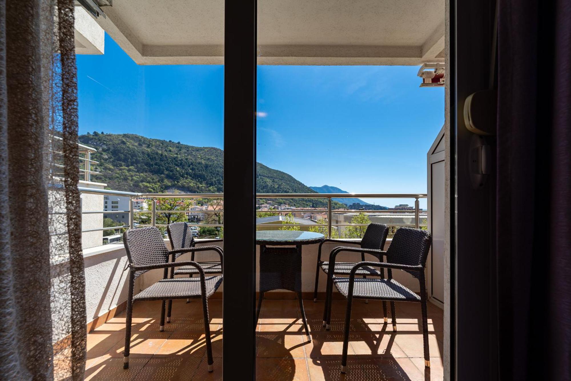 Lovely With Panoramic View Apartment Budva