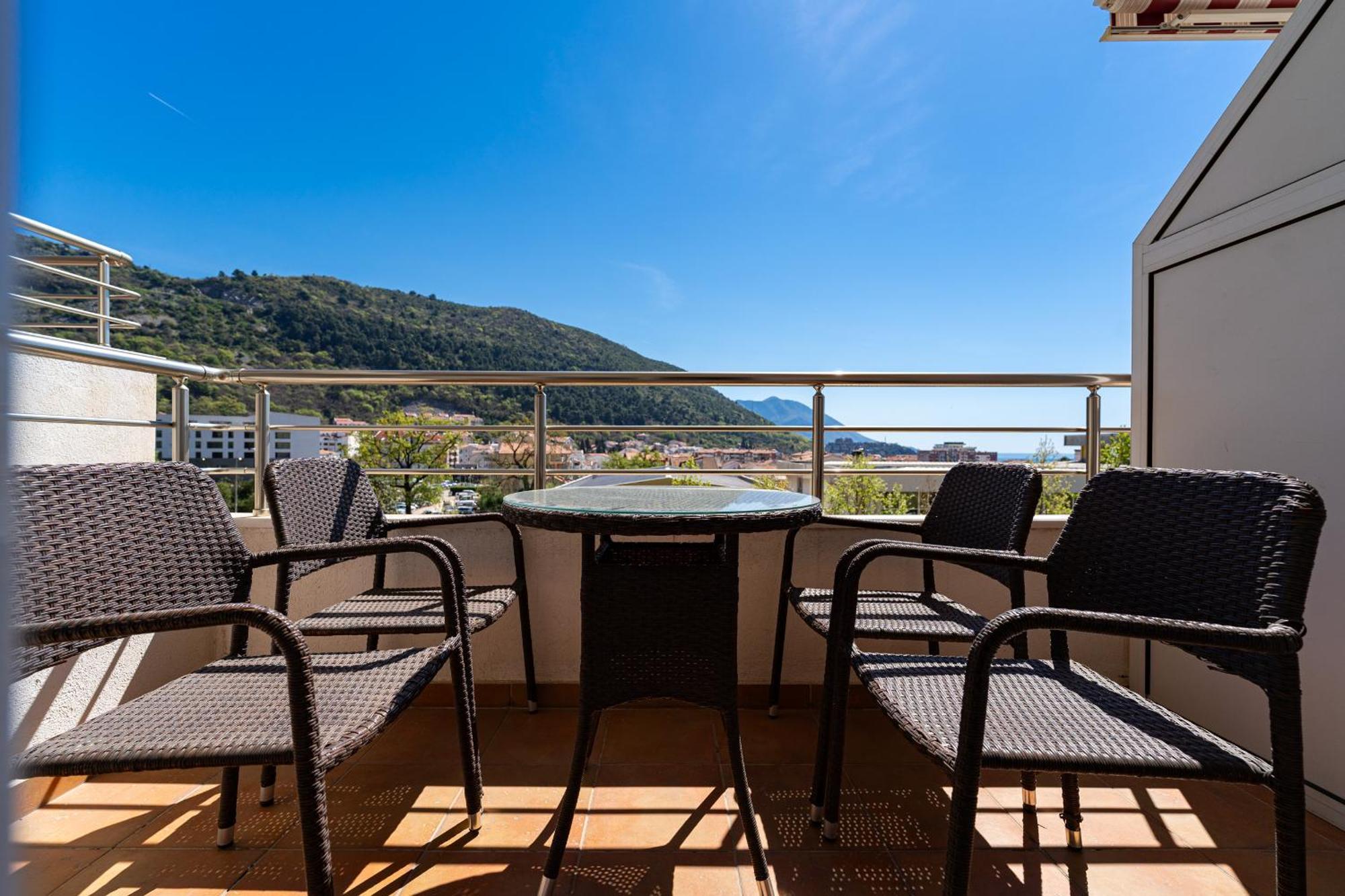 Lovely With Panoramic View Budva